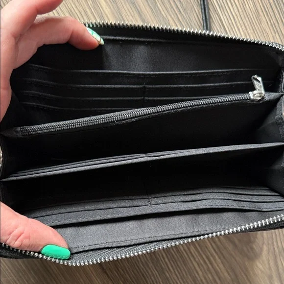 Black and Gray Geometric Clutch Wristlet - Picture 5 of 8